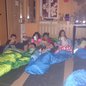 Druhý ročník dobrodružného spaní v klubovně s dětmi z Novohradské Druhý ročník dobrodružného spaní v klubovně s dětmi z Novohradské