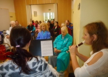 Dobrovolníci darovali hudbu v českobudějovické nemocnici