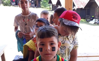 Fronta na jednu z odměn - tetovačky