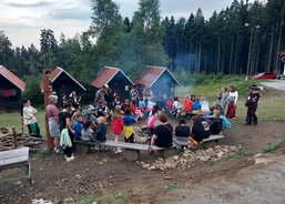 Návštěva pohádkových bytostí v tábořišti