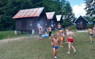 Když déšť nepřichází, vezme hlavní vedoucí hadici...